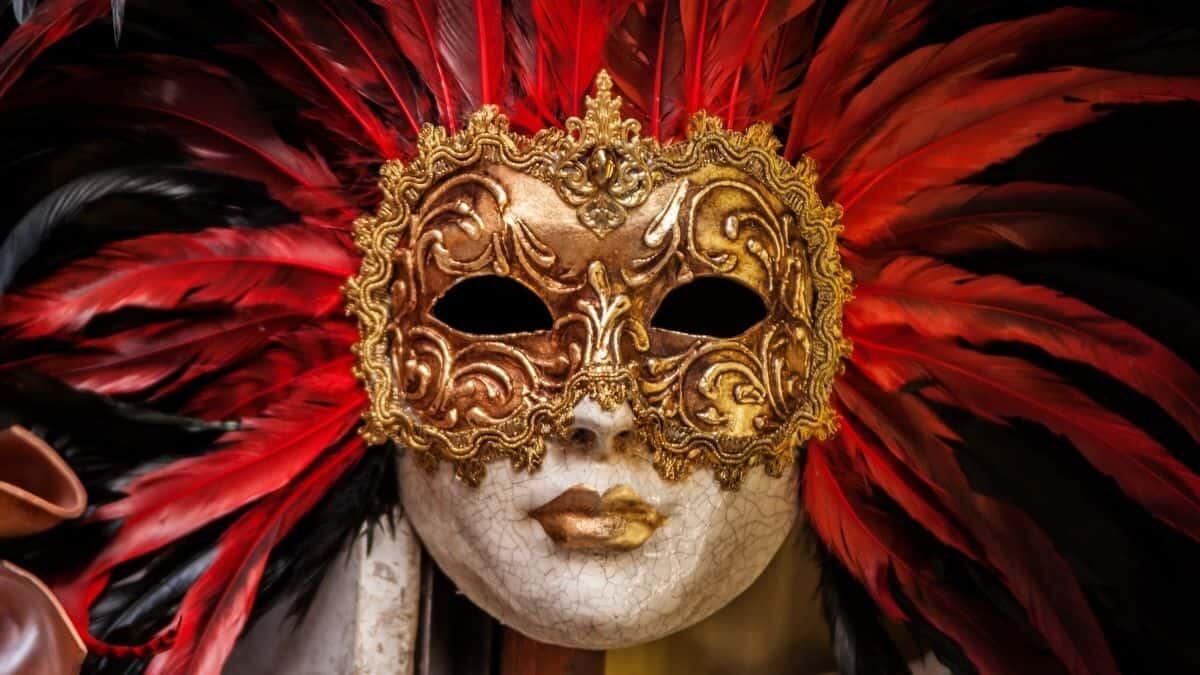 Calendario Scolastico 2024, le date delle vacanze di Carnevale - Una maschera del Carnevale di Venezia