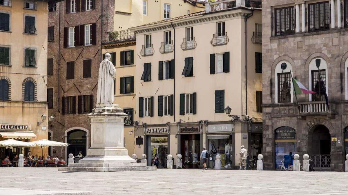 La proposta CNDDU: 'Festa della Scuola Lucchese', un momento di aggregazione e dialogo - La sede del Comune di Lucca