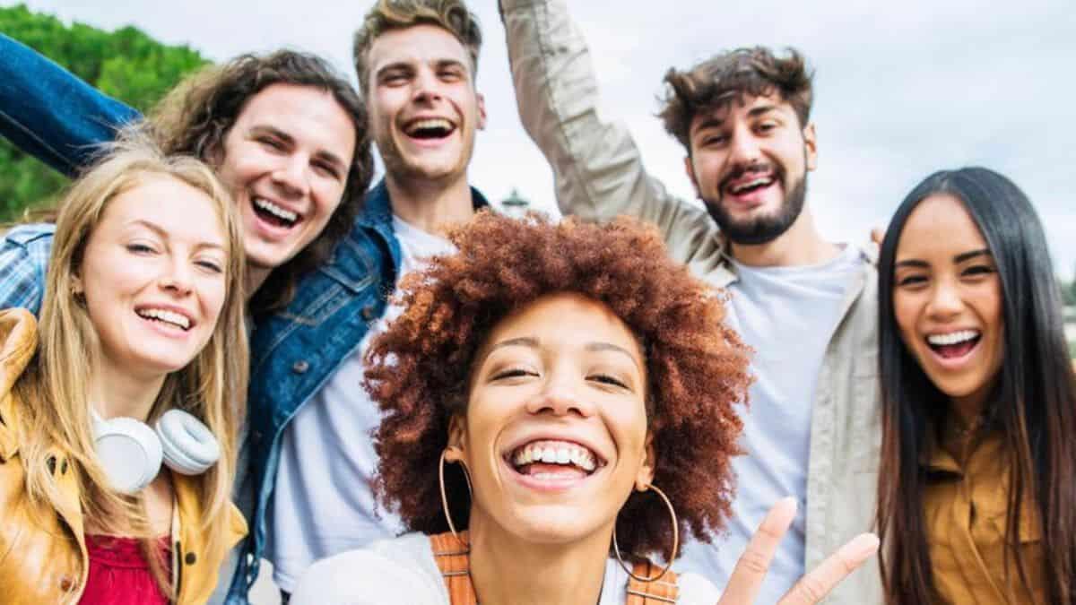 Cosa rende felici gli adolescenti: fattori chiave del benessere giovanile - adolescenti felici