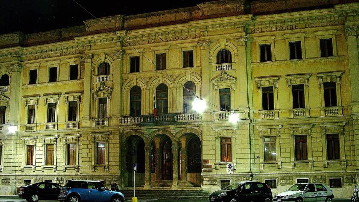 Teramo, Liceo Classico 'Delfico' sequestrato per rischio sismico: lezioni sospese per 1200 studenti - Liceo Classico Teramo