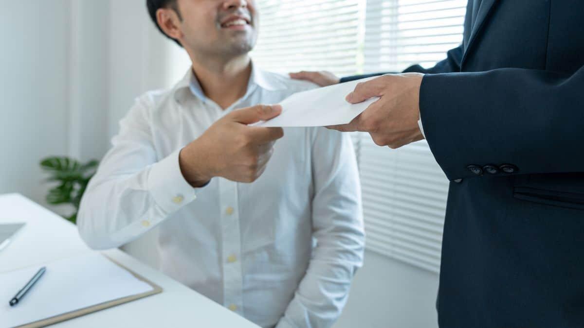 DDL Lavoro: salario minimo resta un'illusione, approvate le dimissioni in bianco - salario minimo