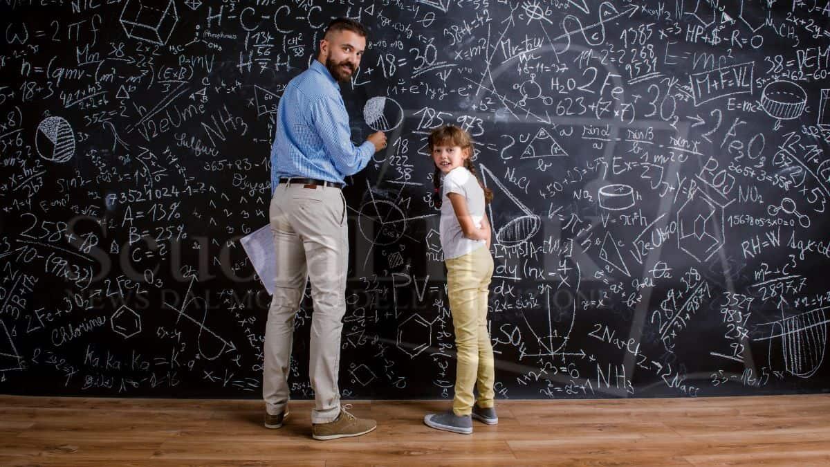 Il docente tutor arriva nelle scuole medie: un supporto per gli studenti dell’ultimo anno - docenti e studenti