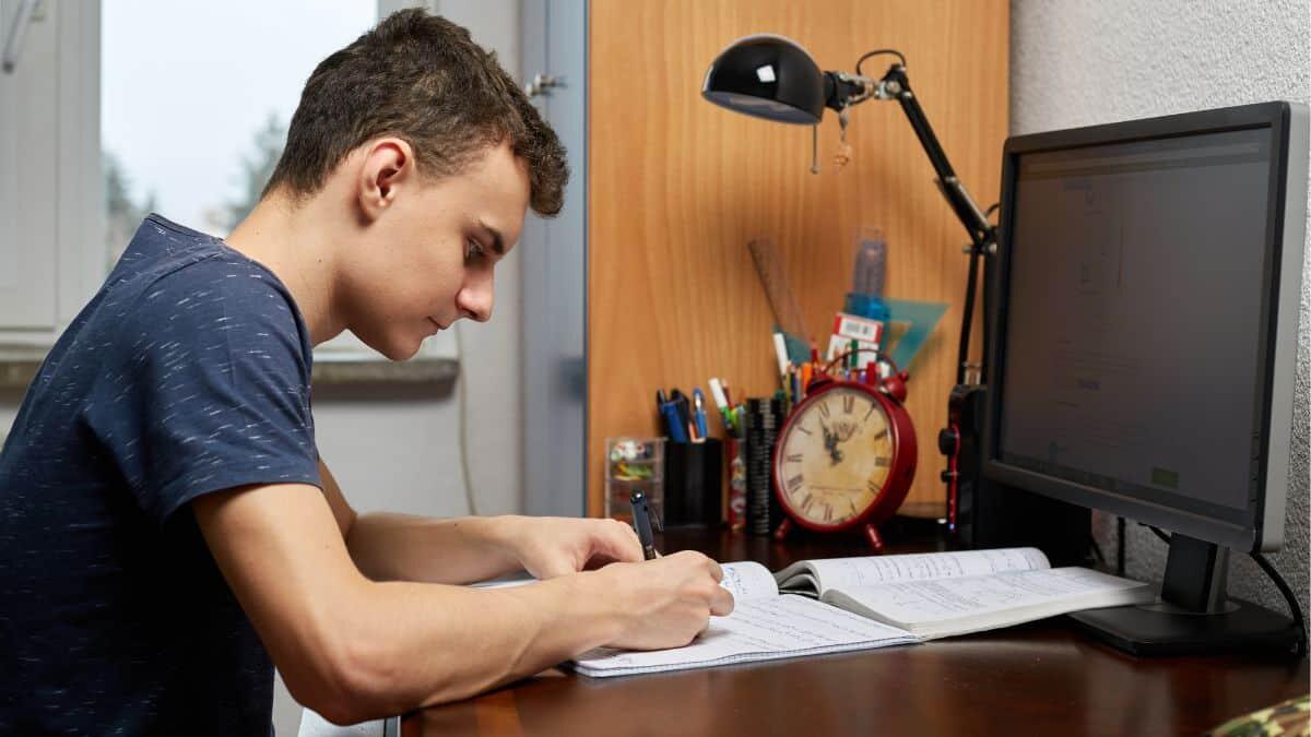 Compiti a casa e benessere scolastico: le nuove linee guida dell'era digitale - Compiti a casa