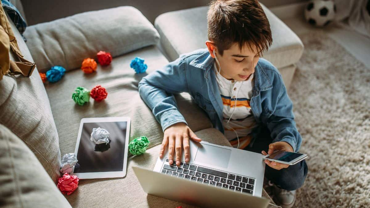 Sharenting: condividere le immagini dei figli online, pro e contro - Dipendenza da social