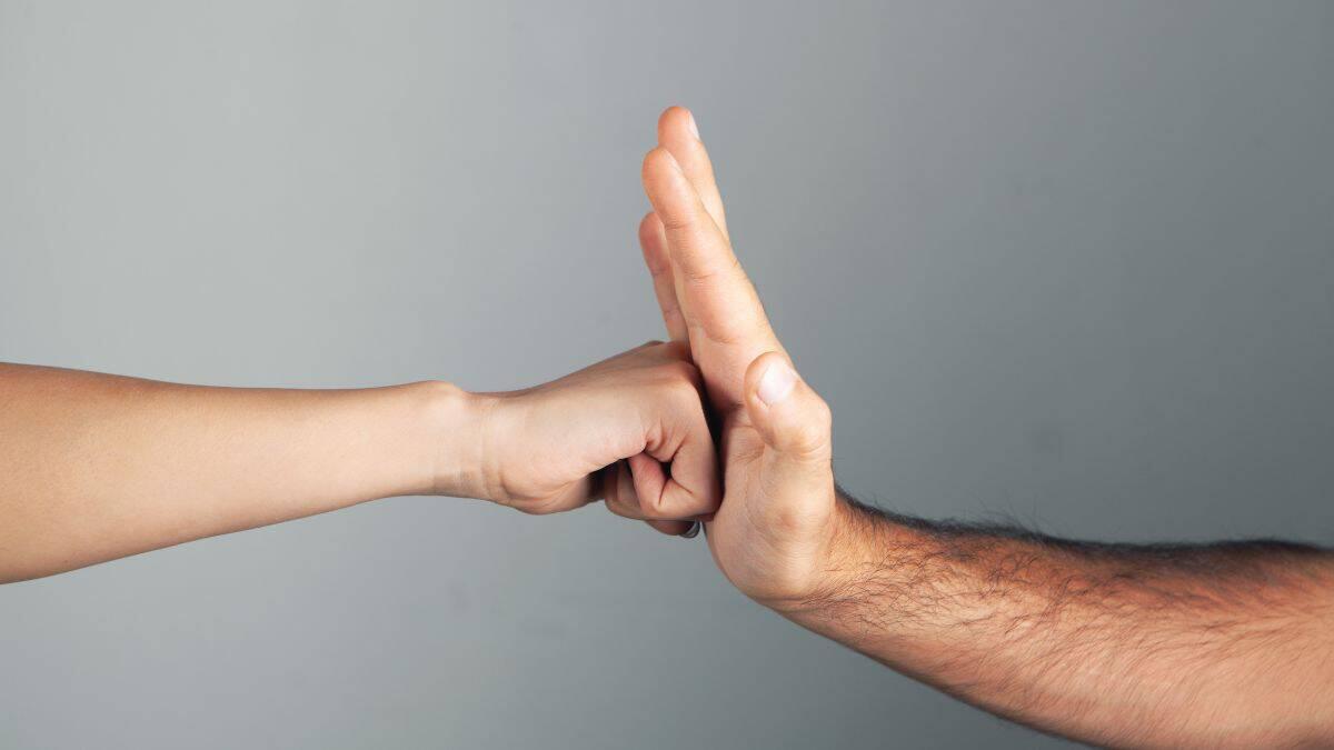 Crescono le aggressioni al personale scolastico: 46 episodi nei primi tre mesi del 2024 - aggressioni al personale scolastico