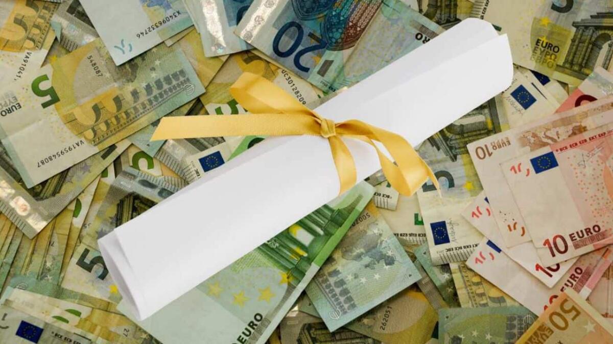 Falsificazioni titoli universitari, anche linguistici: scoperti 176 aspiranti docenti ignari, due i fermati - Il fenomeno dei Diplomifici
