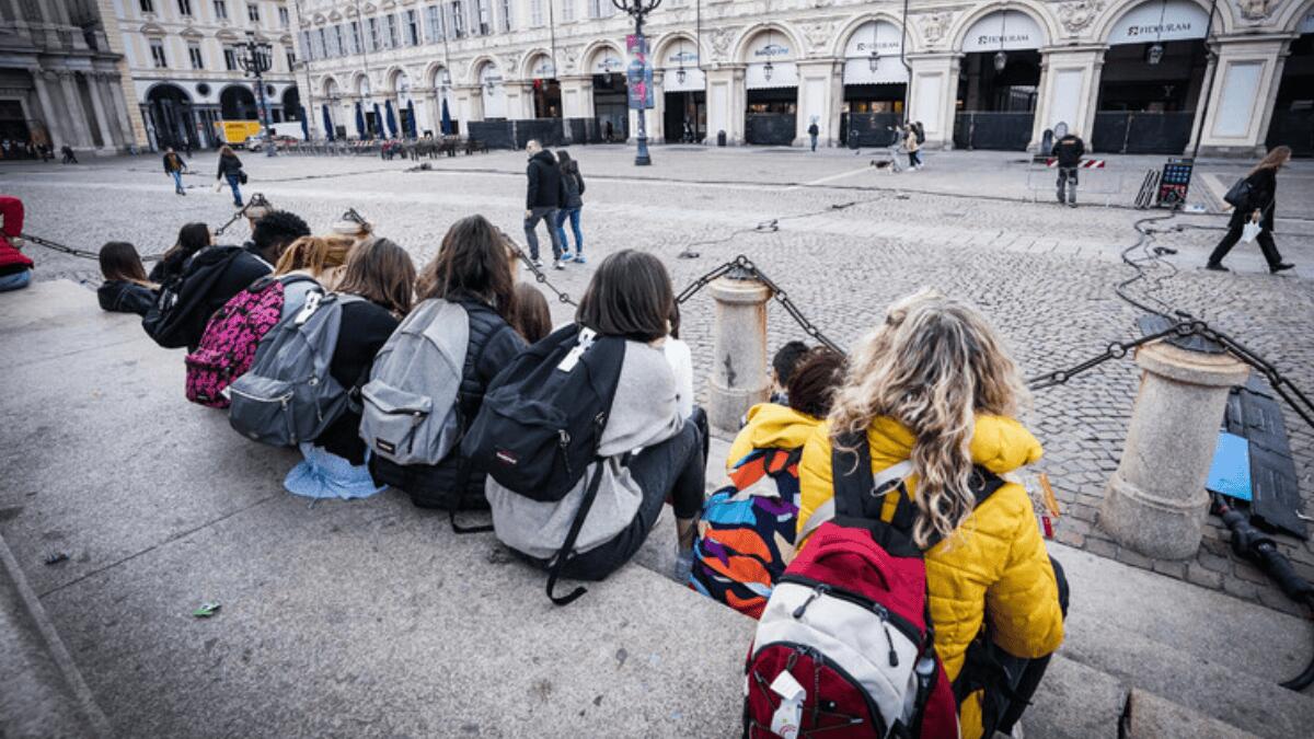 Gite scolastiche a rischio: prezzi alle stelle mettono in difficoltà le famiglie - Gite scolastiche