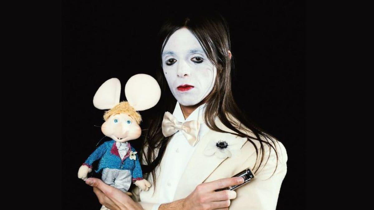 Lucio Corsi, la rivelazione di Sanremo 2025: il significato di "Volevo essere un duro" e il dibattito sul bullismo - Lucio Corsi