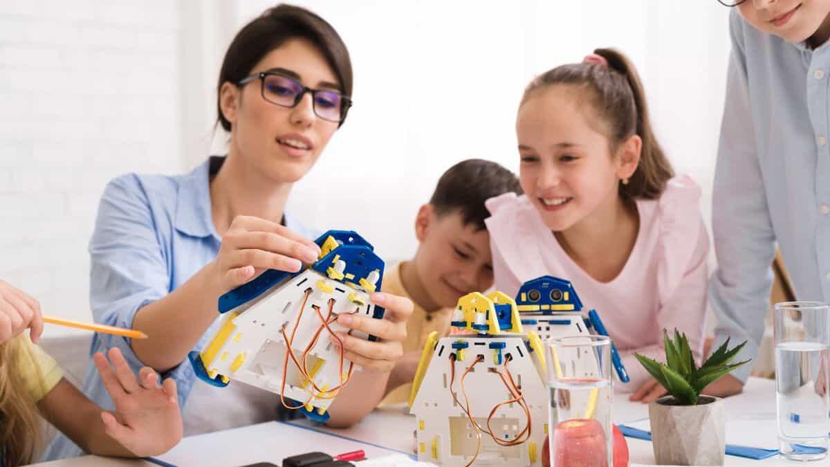 Progetto STEM a Napoli: un'iniziativa contro l'abbandono scolastico - STEM
