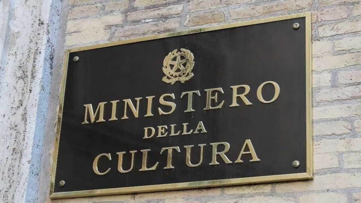 Esame di maturità con 100 e lode, ma niente Carta del Merito: i motivi anagrafici creano il caso - Ministero della Cultura