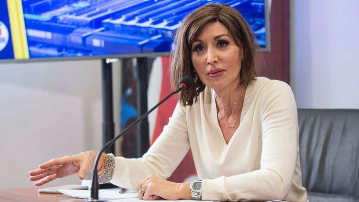 Riforma medicina, la ministra Bernini annuncia l'addio al numero chiuso: nuove regole e considerazioni - Anna Maria Bernini