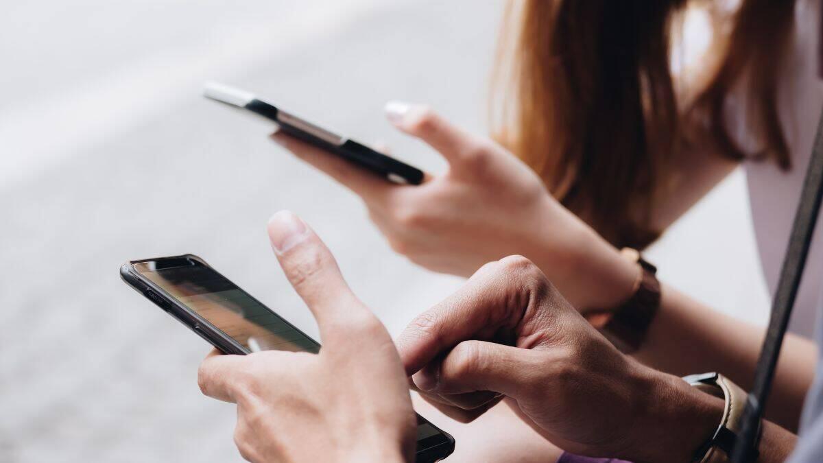 Studente con Whisky in classe: il caso che preoccupa la scuola e i social - social