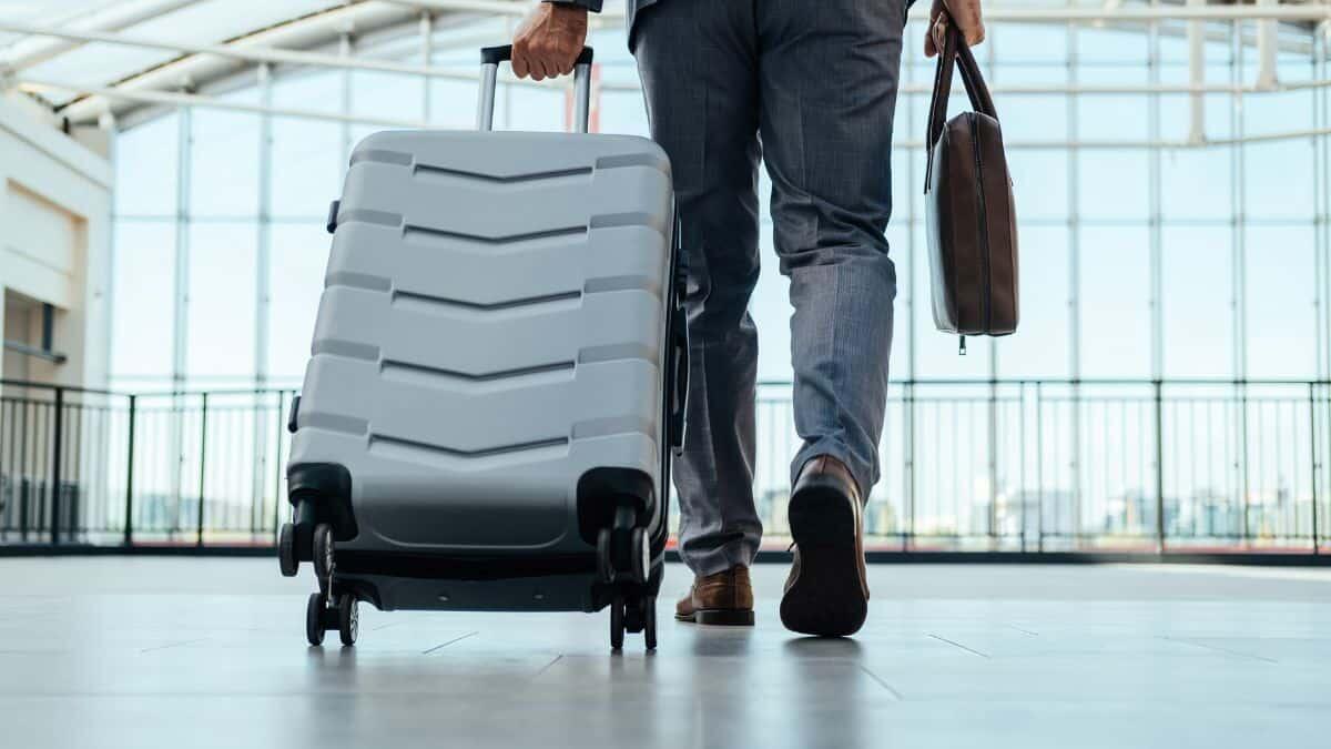 La fuga dei laureati dall'Italia: tagli, precariato e ricerca di migliori opportunità - viaggio