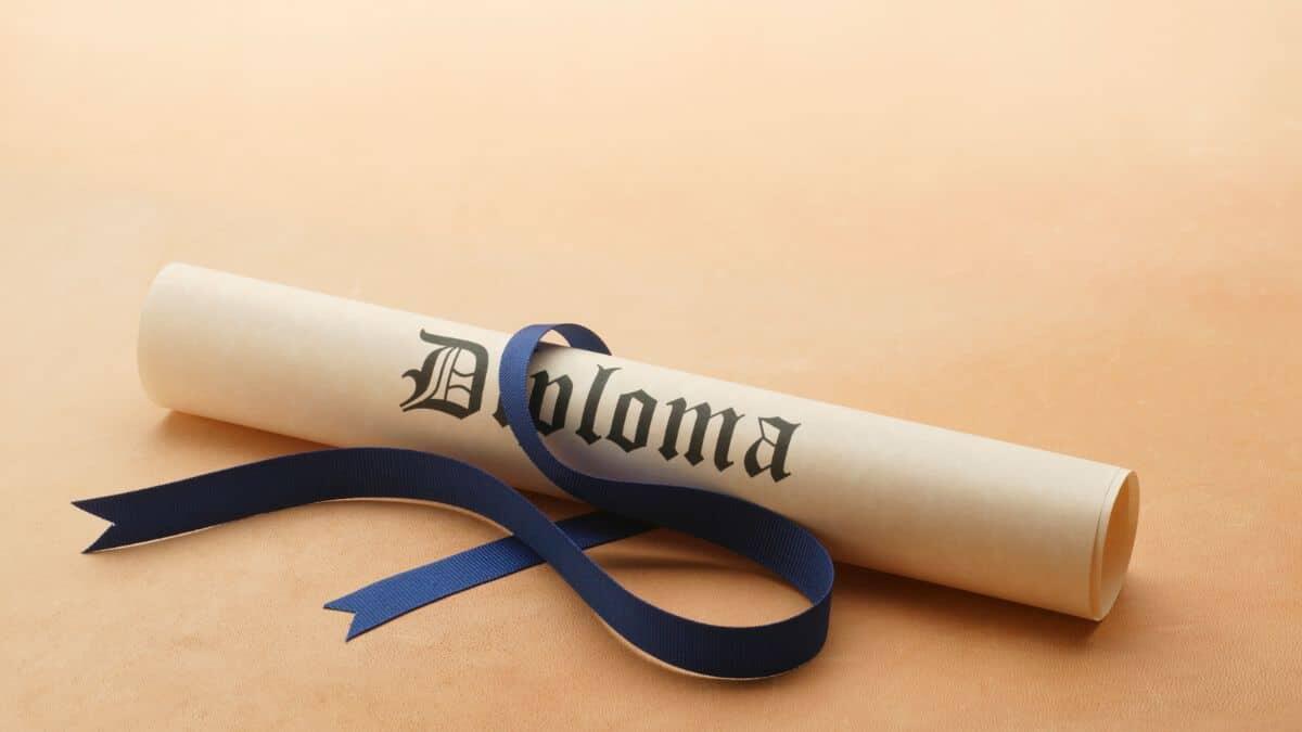 Diplomifici in Romania, dentista cagliaritano coinvolto nell'inchiesta: accusato di vendere diplomi - Diploma