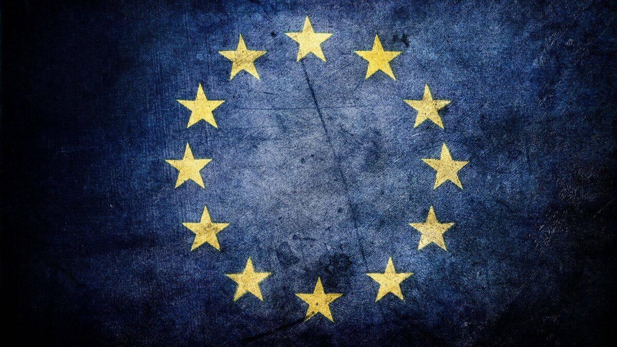 L'Europa e il Manifesto di Ventotene: il significato storico e le critiche del Presidente Meloni - Bandiera Europea