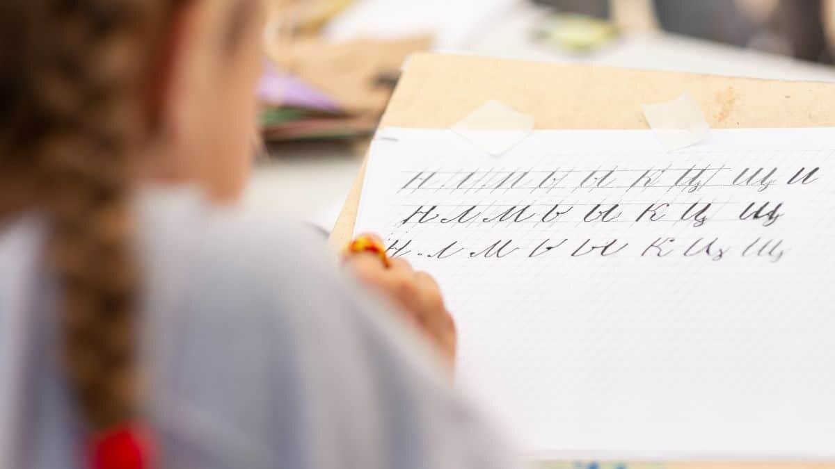 La calligrafia a scuola: un pilastro per l’apprendimento e lo sviluppo cognitivo - La calligrafia