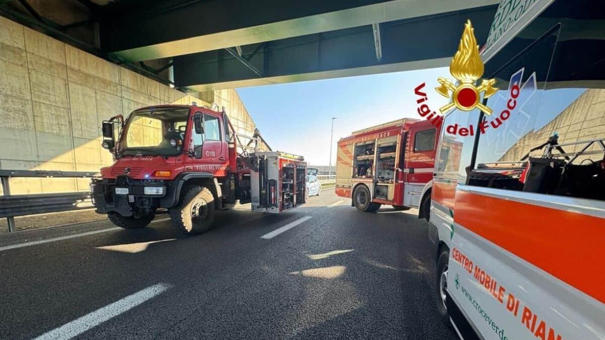 Bus scolastico si scontra con camion sull'A4: feriti alunni e insegnanti - bus scolastico