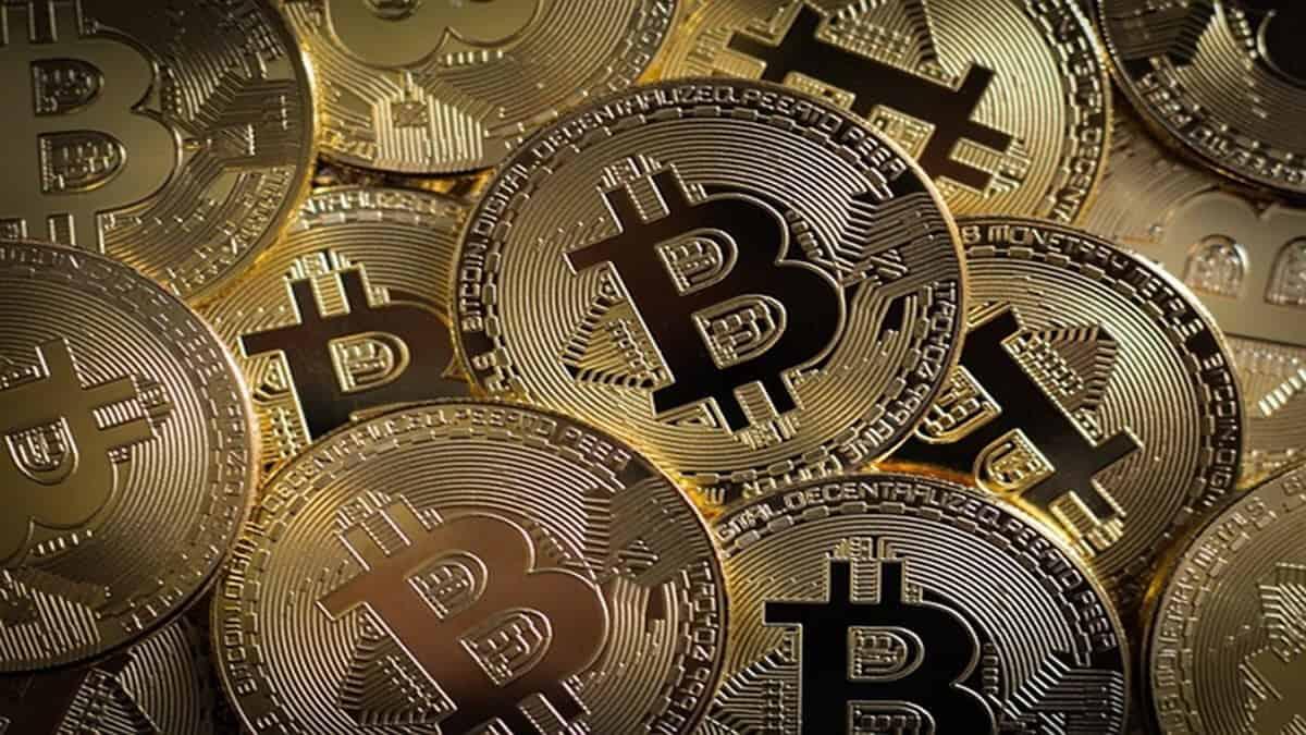 Lomond School, la prima scuola UK ad accettare bitcoin per le rette scolastiche - monete bitcoin