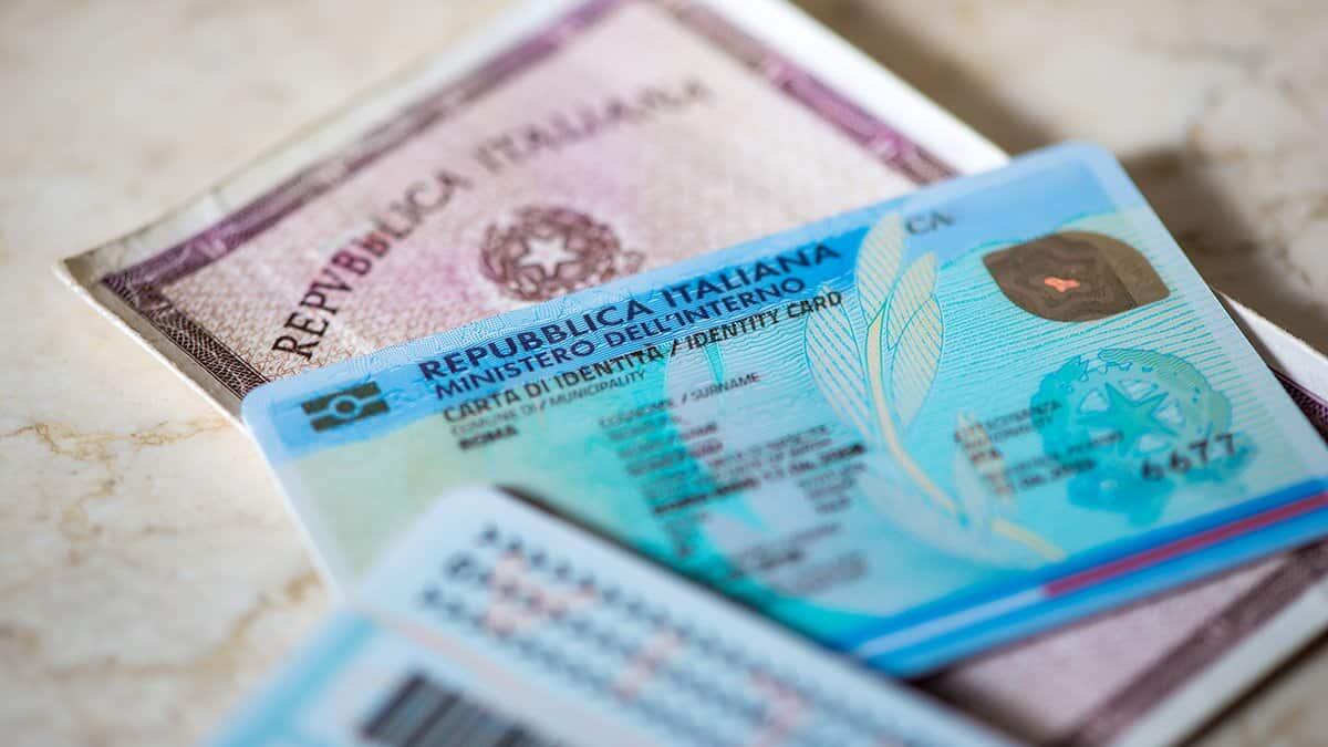 Carta d’identità per minori: la Cassazione reintroduce il termine 'genitore' - Carta didentità dei minori