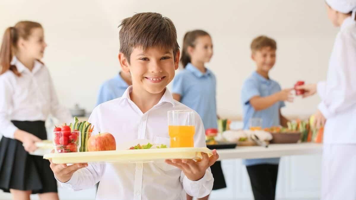 Mensa scolastica, un servizio ancora inaccessibile per 6 famiglie su 10 in Italia - Mensa scolastica