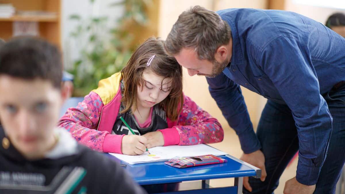 Sostegno scolastico, FISH difende la continuità didattica: 'è un diritto, non un privilegio' - Insegnante di Sostegno