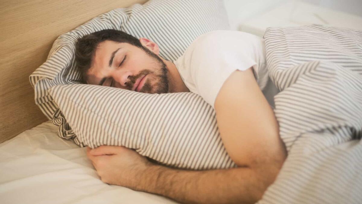 Come dormire bene e meglio dopo i 60 anni: il segreto del 'sistema glinfatico' - Qualità del sonno