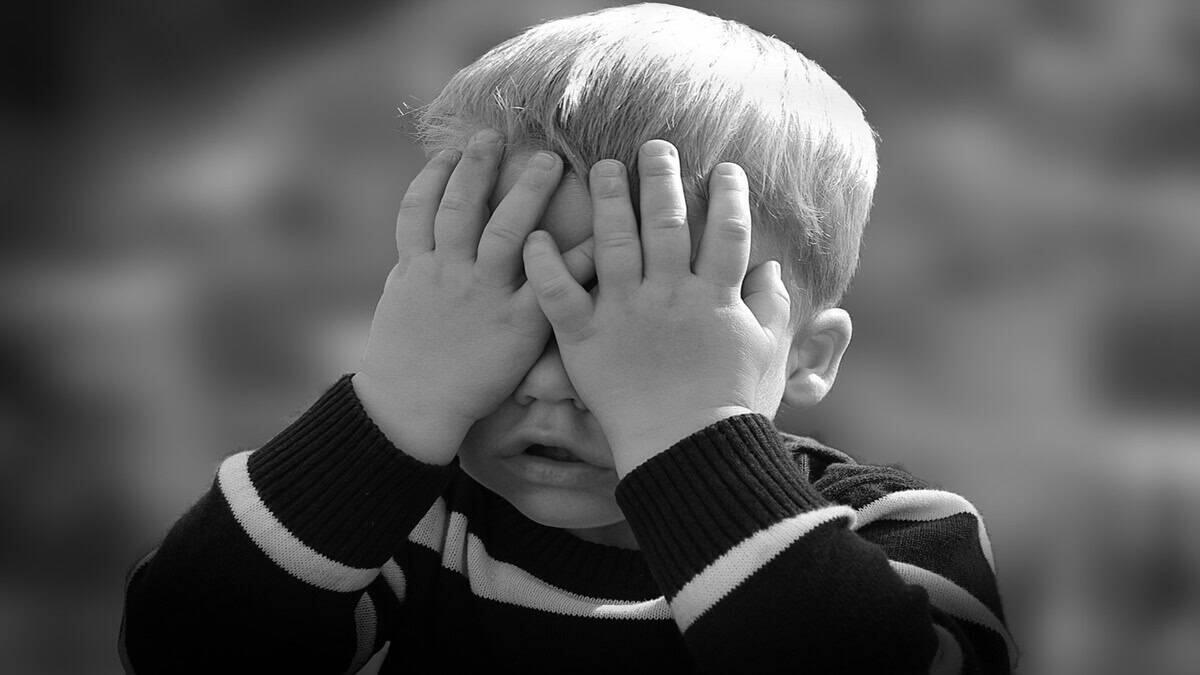 Schiaffo a un bambino in una scuola dell’infanzia: maestra sospesa dopo il video virale - Violenza sui bambini