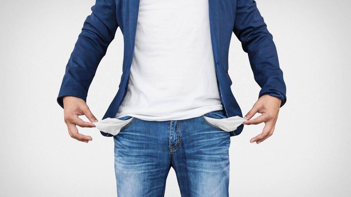 Fiscal Drag: cos'è, quando si verifica e quali sono gli effetti 'reali' sui salari dei pubblci dipendenti - Uomo con le tasche vuote