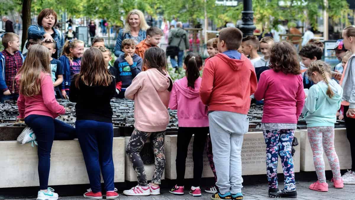 Sostegno e inclusione nelle gite: il ruolo del docente nei viaggi di istruzione - Docente di sostegno in gita