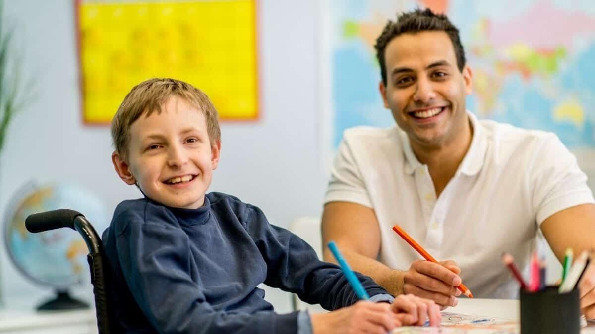 Operatori ABA e ASACOM: concorsi Campania 2025 per l’assistenza scolastica specialistica - Operatori ABA e ASACOM