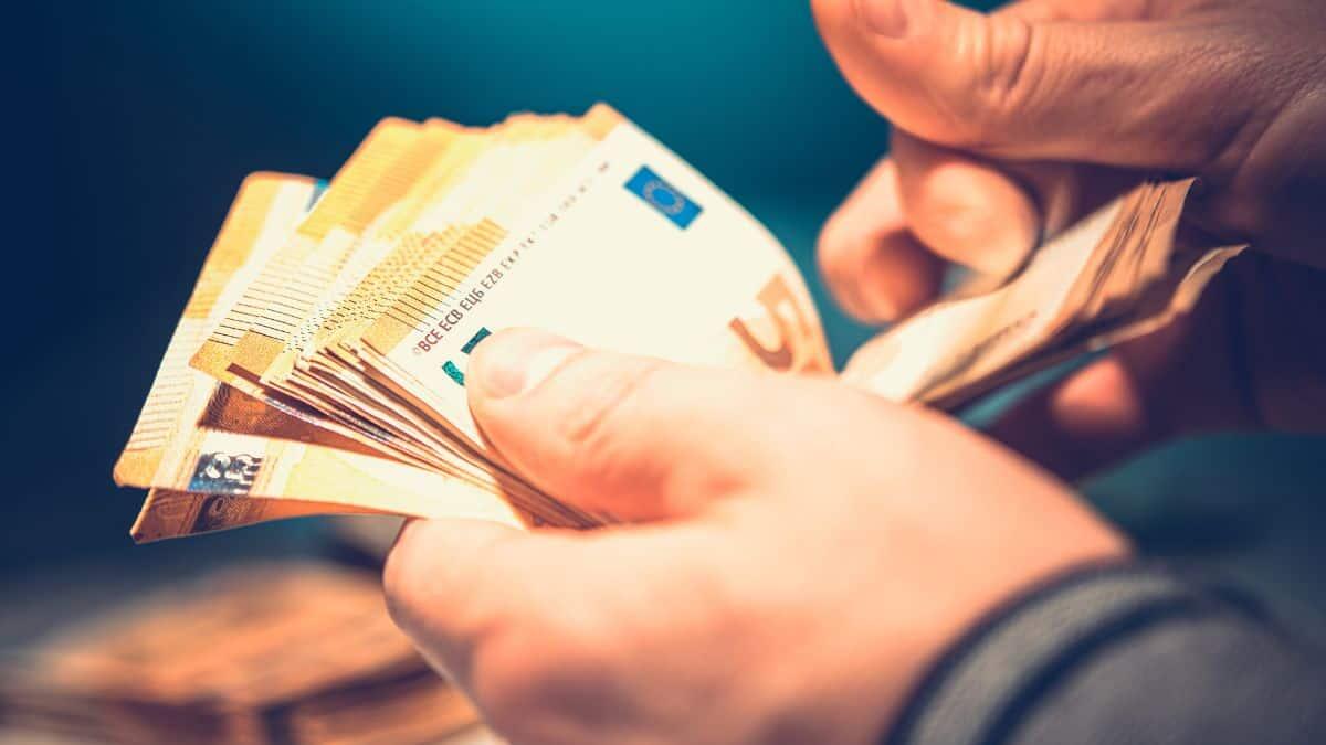 Stipendio: oltre metà degli italiani insoddisfatti del proprio salario - Stipendi
