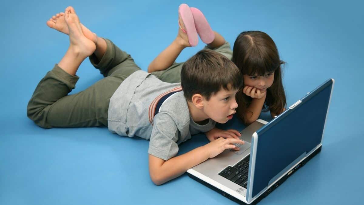 Navigare sicuri: guida per genitori alla sicurezza digitale dei bambini - Navigare con sicurezza