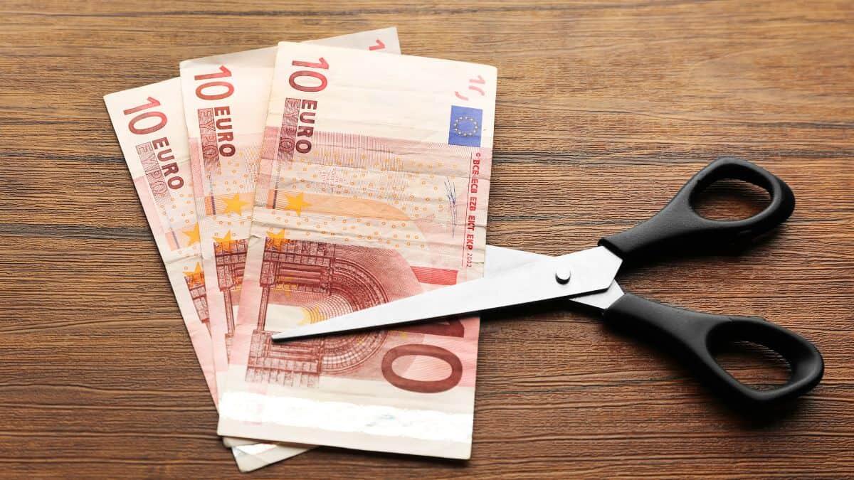 Salari fermi e costo della vita in aumento: il potere d’acquisto cala del 4,5% in sei anni - Taglio di soldi