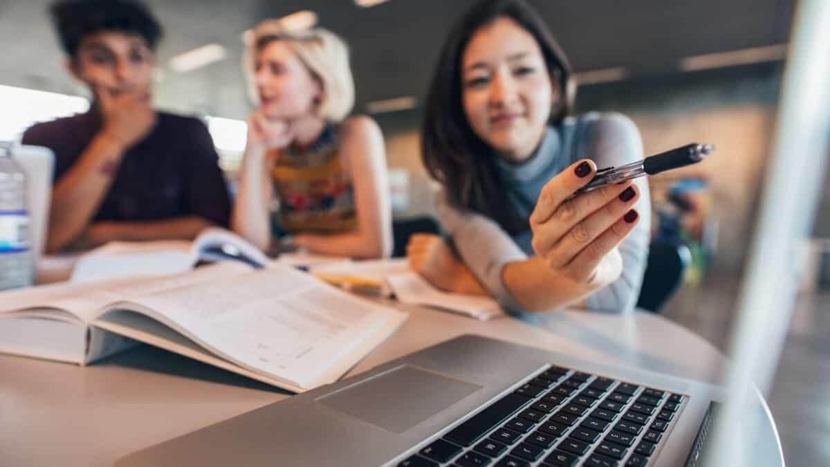 Abilitazione Sostegno INDIRE 2025: requisiti, CFU, tirocinio ed esami - Università telematiche