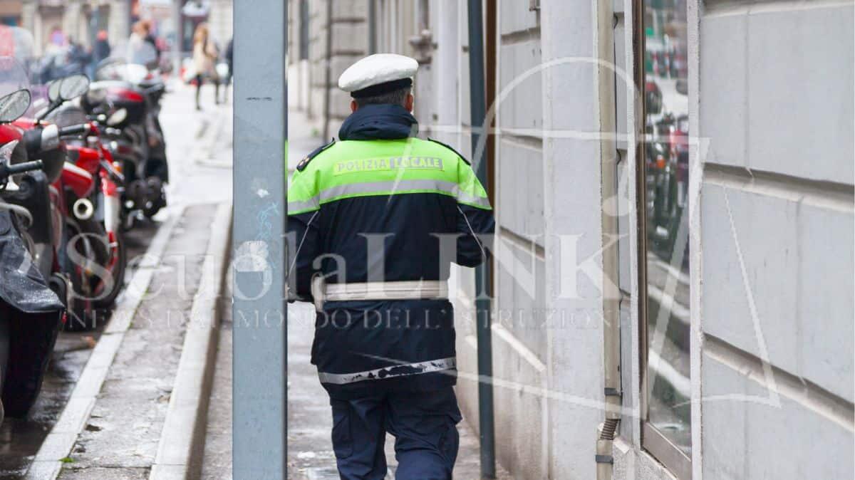 Sfida pericolosa su TikTok: studenti causano cortocircuiti ai PC scolastici - Concorso polizia locale