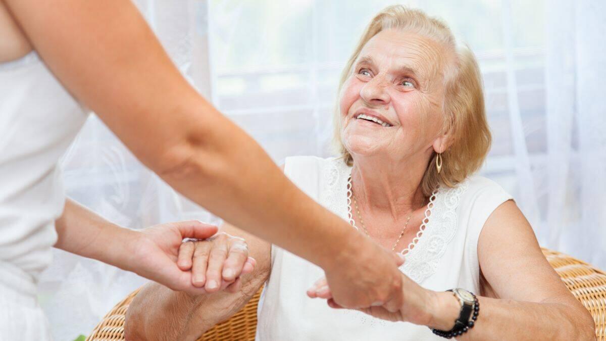 INPS aggiorna il congedo straordinario Legge 104: massimali più alti per chi assiste un familiare - assistenza familiare legge 104