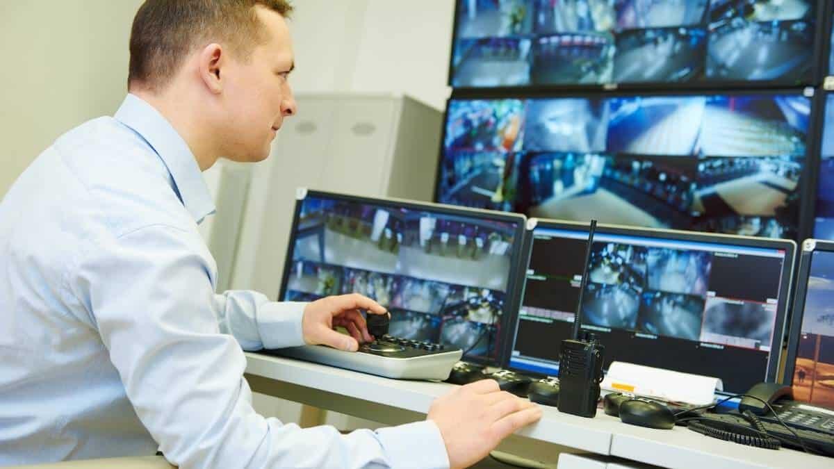 Sicurezza o controllo? Le scuole nell’era della videosorveglianza secondo Nicola Gratteri - Videosorveglianza