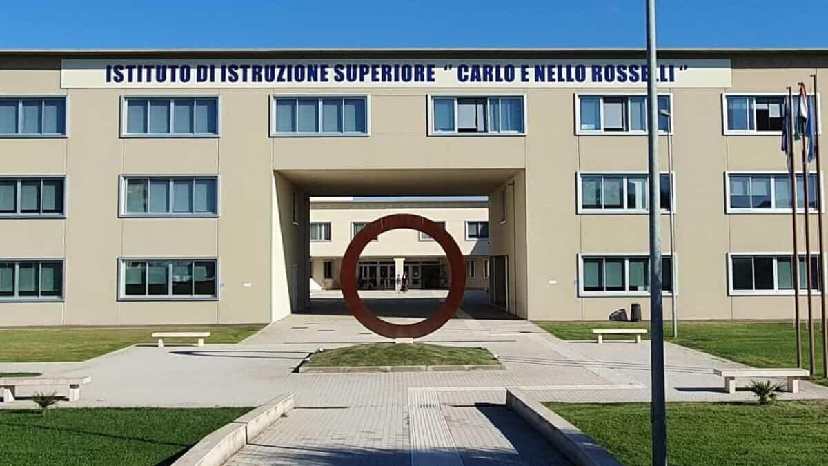 Tensione all'Istituto "Carlo e Nello Rosselli" di Aprilia: docenti e Personale ATA proclamano lo stato di agitazione - Istituto "Carlo e Nello Rosselli" di Aprilia