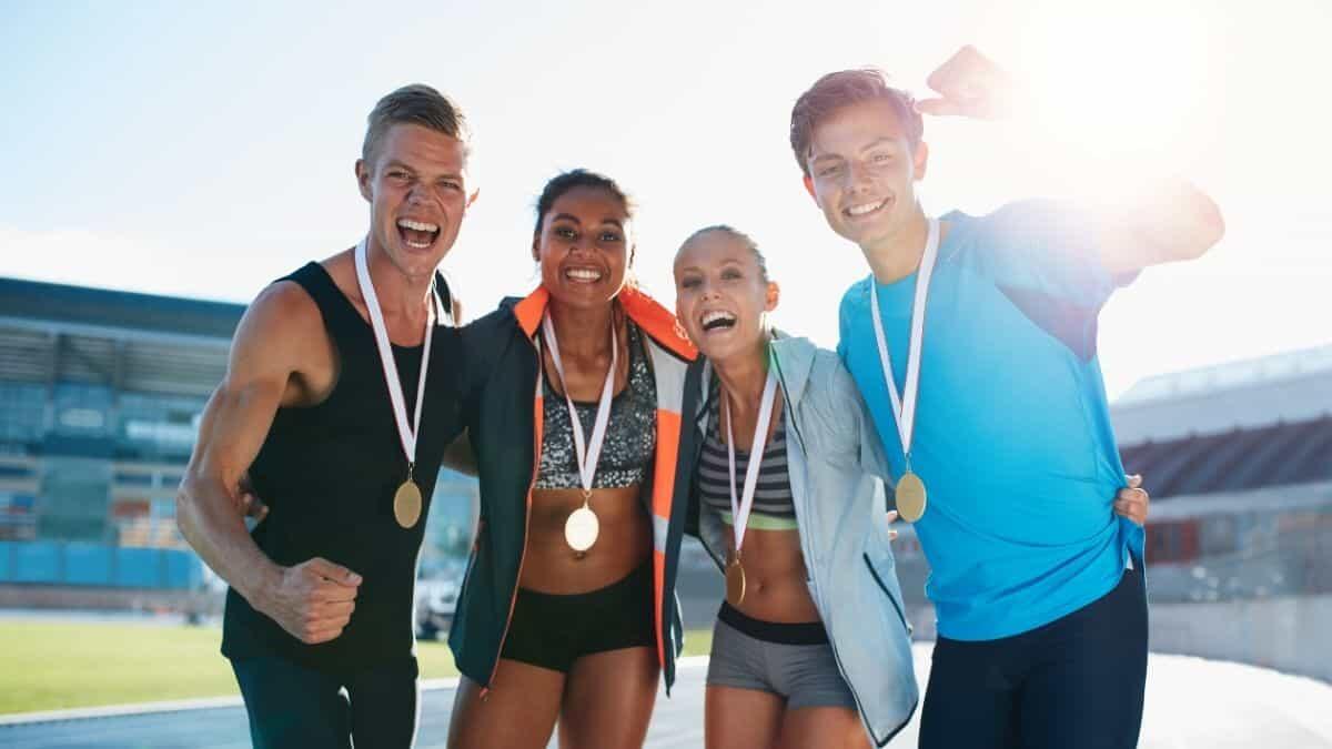 Concorsi pubblici: le novità nel Decreto PA sulla valutazione del merito sportivo - Alcuni atleti celebrano la loro vittoria sportiva