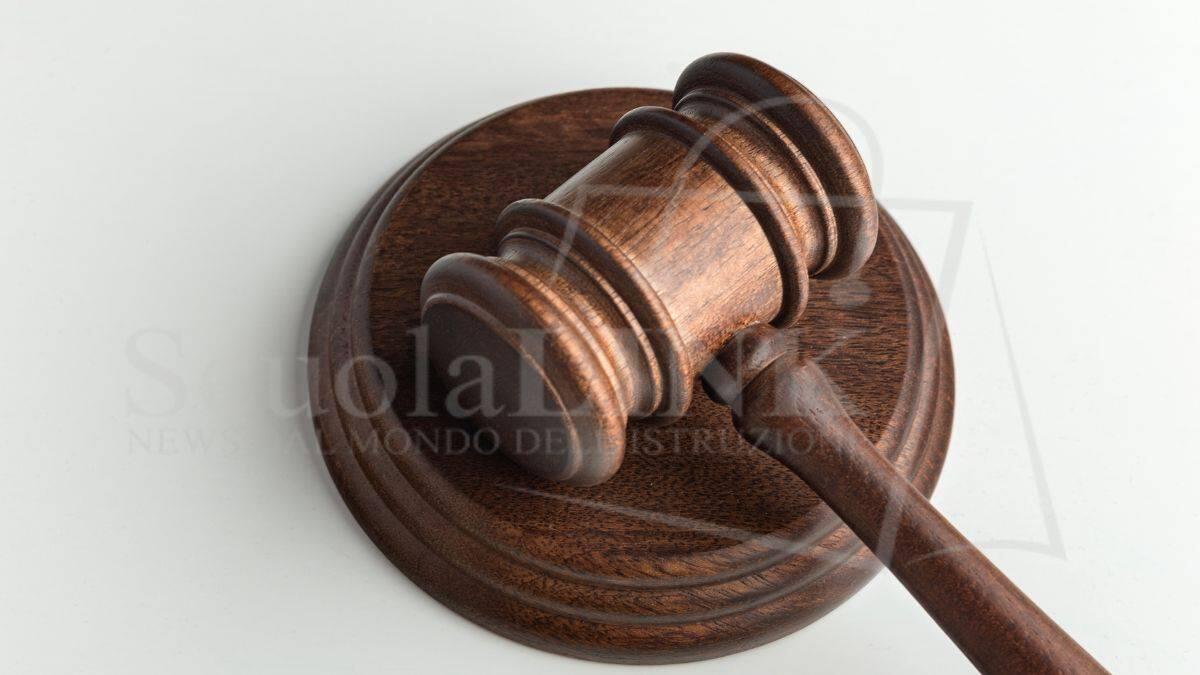 Il Ministero condannato a risarcire per abuso di precariato - Sentenza