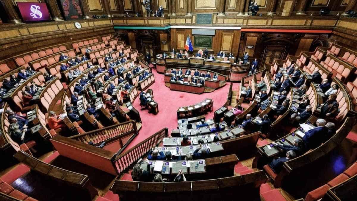 Rinnovo della fiducia al Governo: approvato il ddl n. 1445 sulle misure per la scuola e il PNRR - Aula del Senato