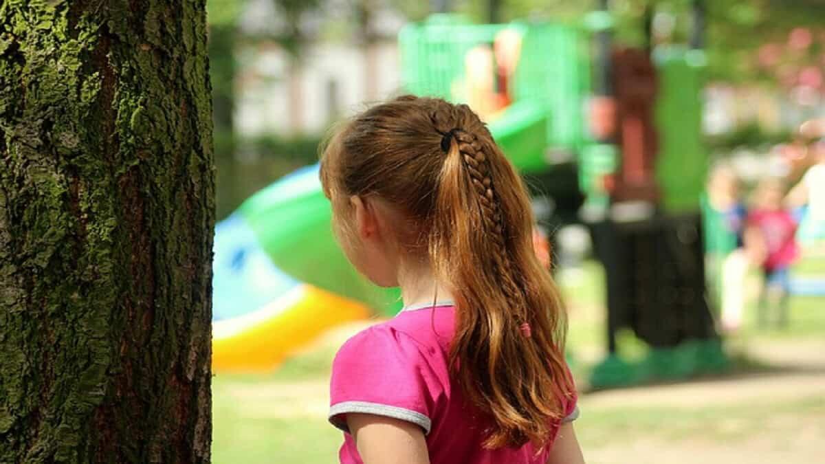 Bimba esclusa dall’asilo nonostante il vaccino: la famiglia denuncia discriminazione - Bambina