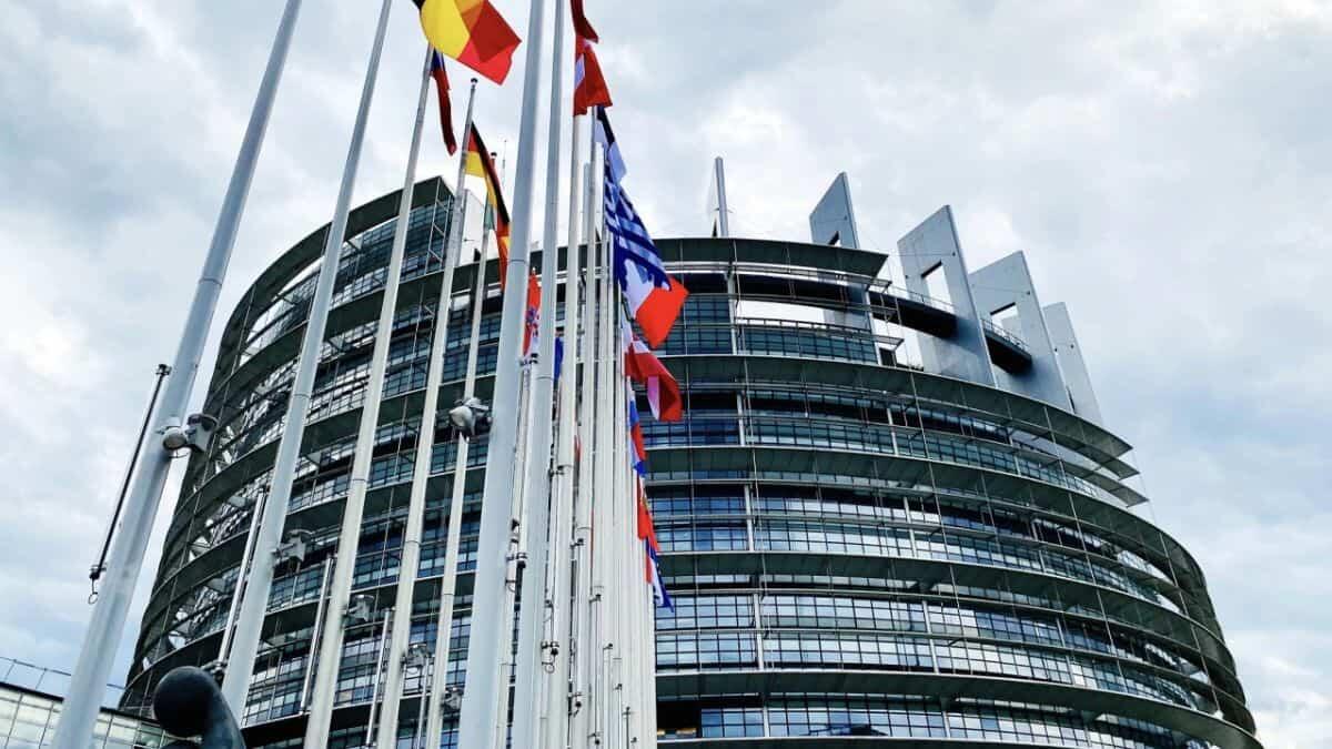 Titoli esteri sul sostegno, l’Europa bacchetta l’Italia: servono riforme immediate - Sede del Parlamento Europeo