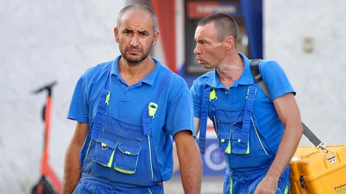 Crollo del solaio in una scuola di Napoli: sfiorata la tragedia - squadra di ristrutturazione