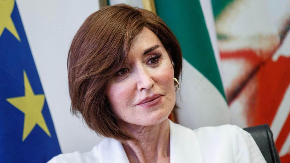 Semestre aperto Medicina 2025: iscrizioni entro il 25 luglio, tassa unica da 250 euro per tutti - La ministra Anna Maria Bernini