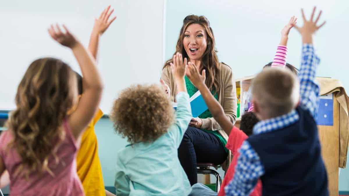 Docenti precari tra corsi di sostegno, concorsi e assegnazioni: cosa succede nel 2025/26 - Insegnante in classe
