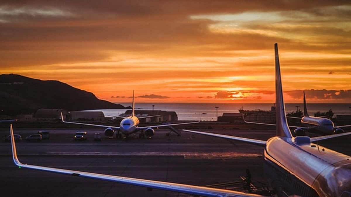 Utilizzazioni 2025/26: guida completa per i docenti - Mobilità aeroporto all'alba