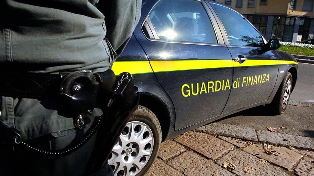 Truffa all’ente scolastico: 33 denunce per assenze ingiustificate - Guardia di Finanza