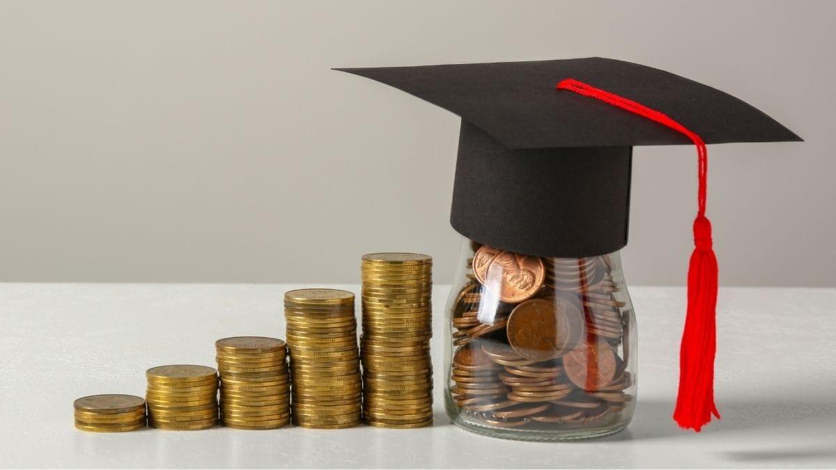 Ex studente non poteva permettersi l’università, ora aiuta chi sogna di studiare - Borse di studio