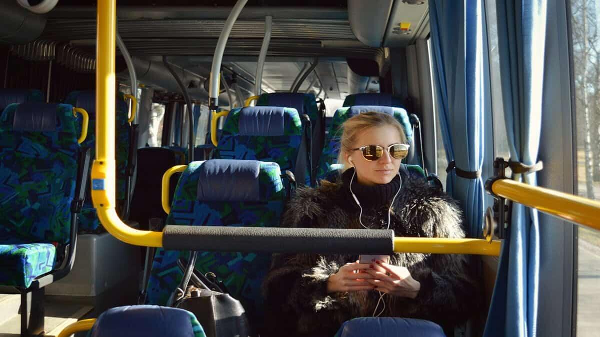 Utilizzazione 2025: ammessi anche docenti da GPS sostegno e vincitori non abilitati se soprannumerari - mobilità bus